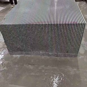 滁州芝麻白毛板荒料切割